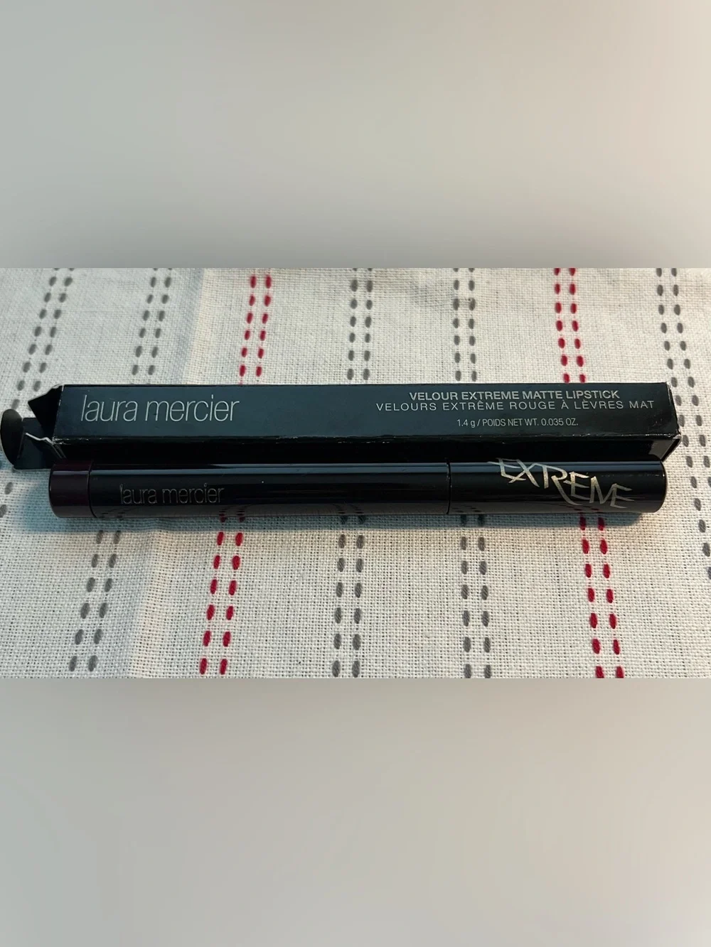 Laura Mercier Velour Extreme Matte Lipstick – Deep Plum (Velour Extreme)